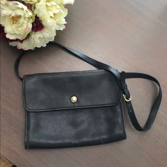Coach Handbags - Vintage Coach purse black crossbody